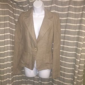 “Lean in Ladies”in this mostly (70%linen) blazer